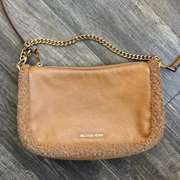 Michael Kors Carmela Pochette Cross Body Bag Leather Shearling Faux Fur Trim - Picture 2 of 5